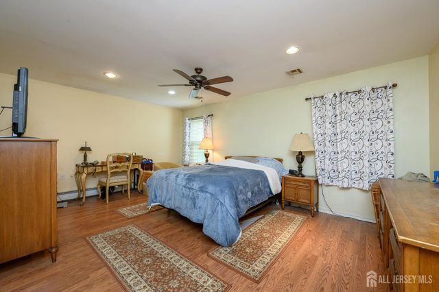 102 Canterbury Lane, Toms River, NJ 08757