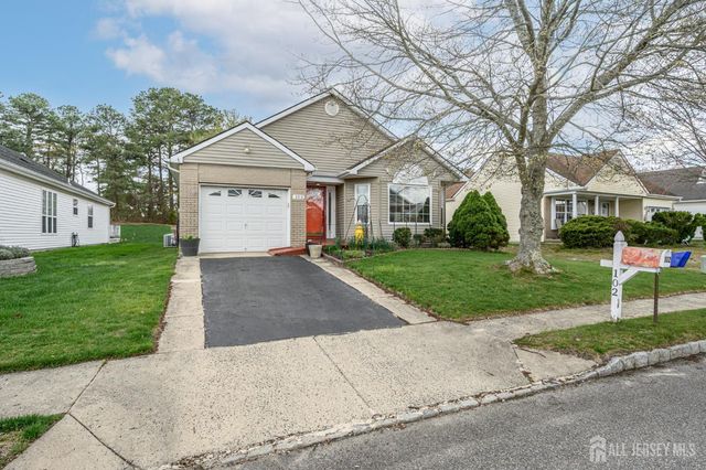 102 Canterbury Lane, Toms River, NJ 08757