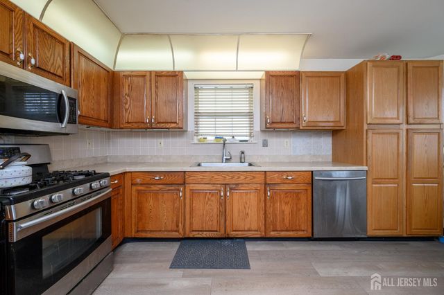 102 Canterbury Lane, Toms River, NJ 08757