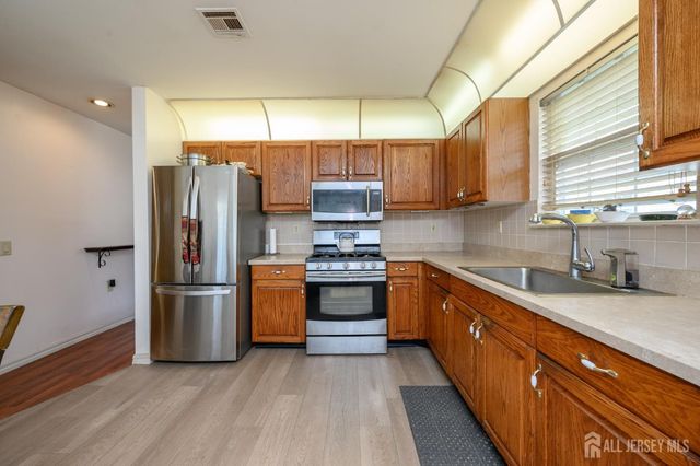 102 Canterbury Lane, Toms River, NJ 08757