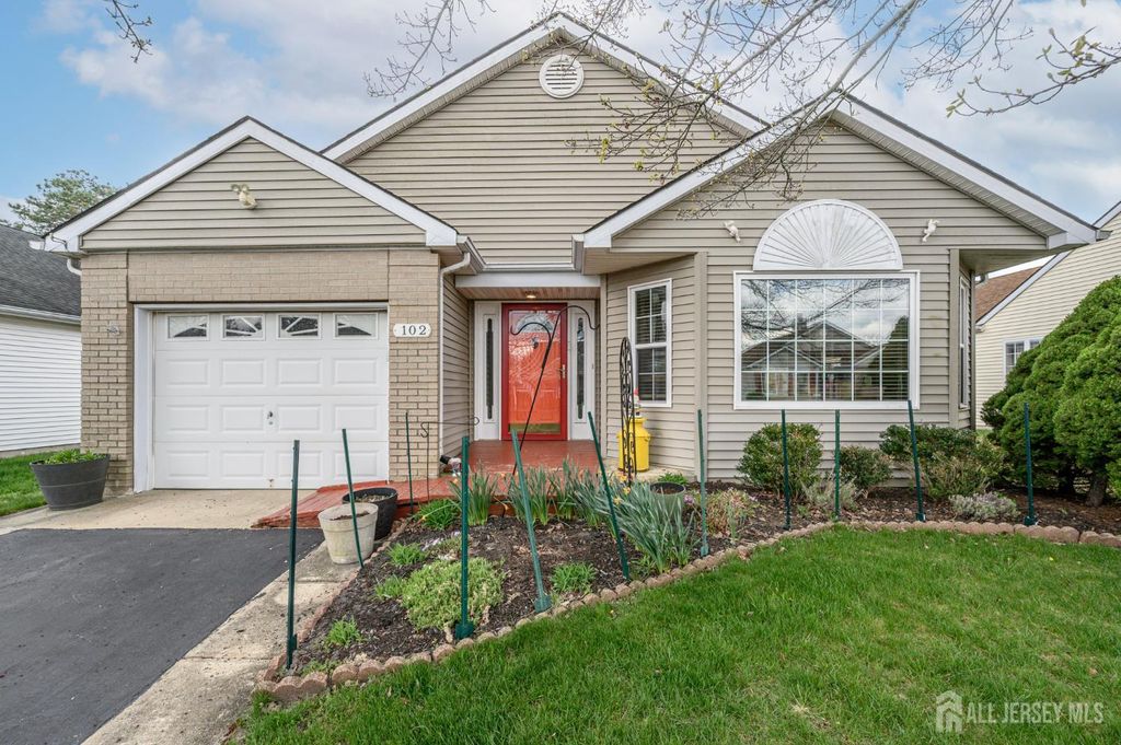 102 Canterbury Lane, Toms River, NJ 08757