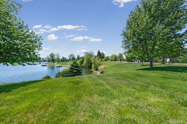 840 Cross Circle, Oxford Charter Township, MI 48371