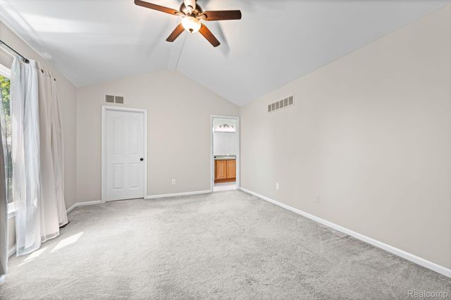 840 Cross Circle, Oxford Charter Township, MI 48371