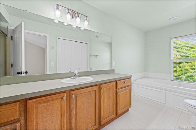 840 Cross Circle, Oxford Charter Township, MI 48371