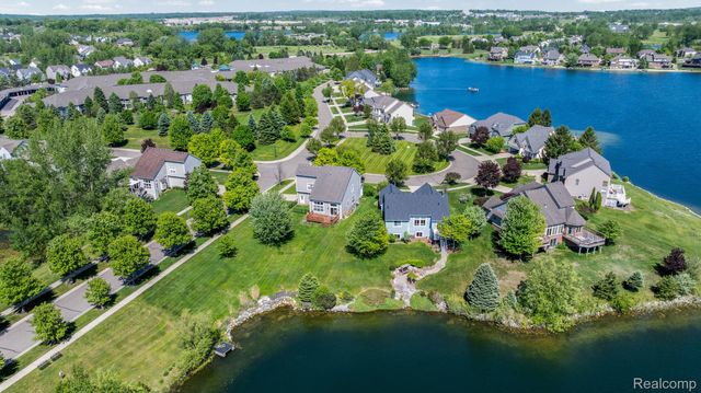 840 Cross Circle, Oxford Charter Township, MI 48371