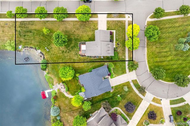 840 Cross Circle, Oxford Charter Township, MI 48371