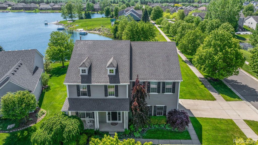 840 Cross Circle, Oxford Charter Township, MI 48371