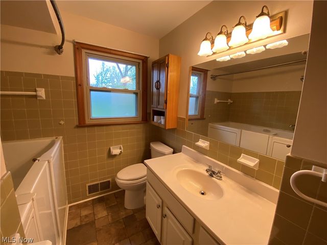 4700 Woodridge Drive, Austintown, OH 44515