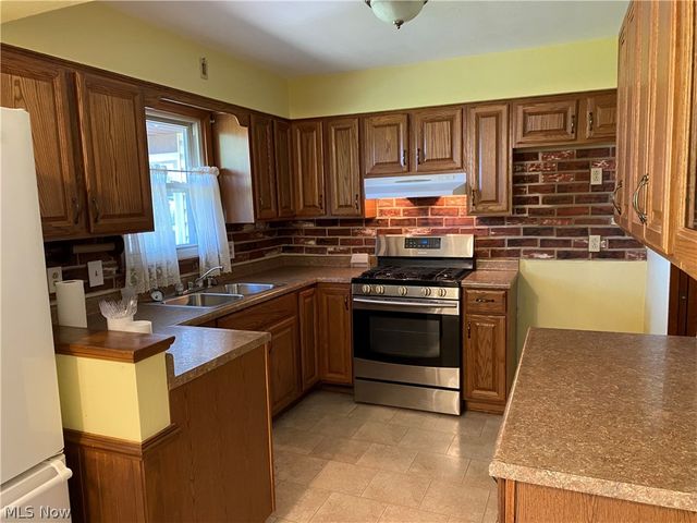 4700 Woodridge Drive, Austintown, OH 44515
