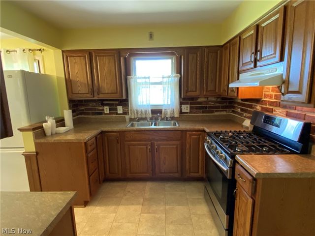 4700 Woodridge Drive, Austintown, OH 44515