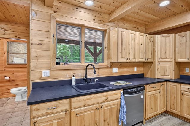 10231 Mountain View Trail, Canadian Lakes, MI 49346