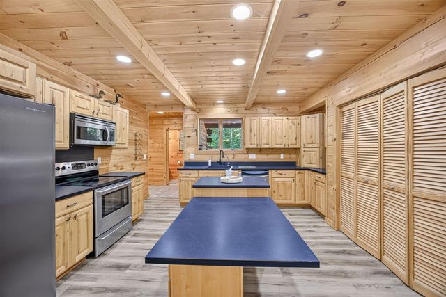 10231 Mountain View Trail, Canadian Lakes, MI 49346