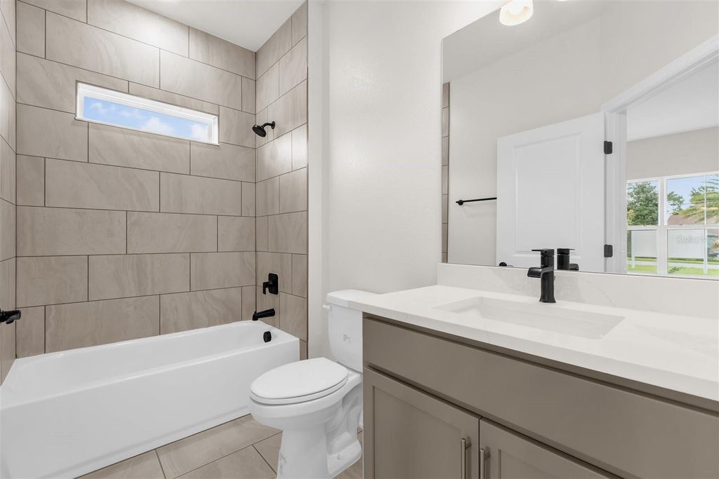 Image 13 of property listing at 13990 SW 34TH TERRACE ROAD, Ocala, FL 34473