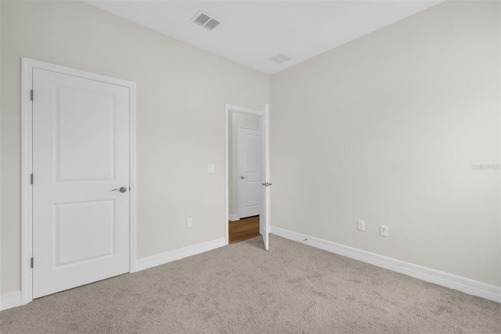 Image 16 of property listing at 13990 SW 34TH TERRACE ROAD, Ocala, FL 34473