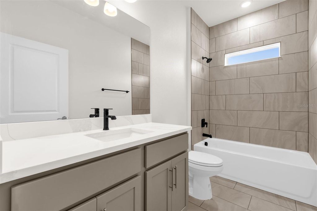 Image 17 of property listing at 13990 SW 34TH TERRACE ROAD, Ocala, FL 34473