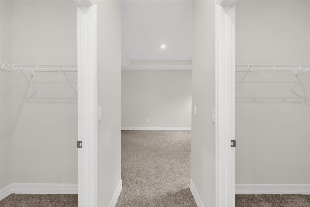 Image 22 of property listing at 13990 SW 34TH TERRACE ROAD, Ocala, FL 34473