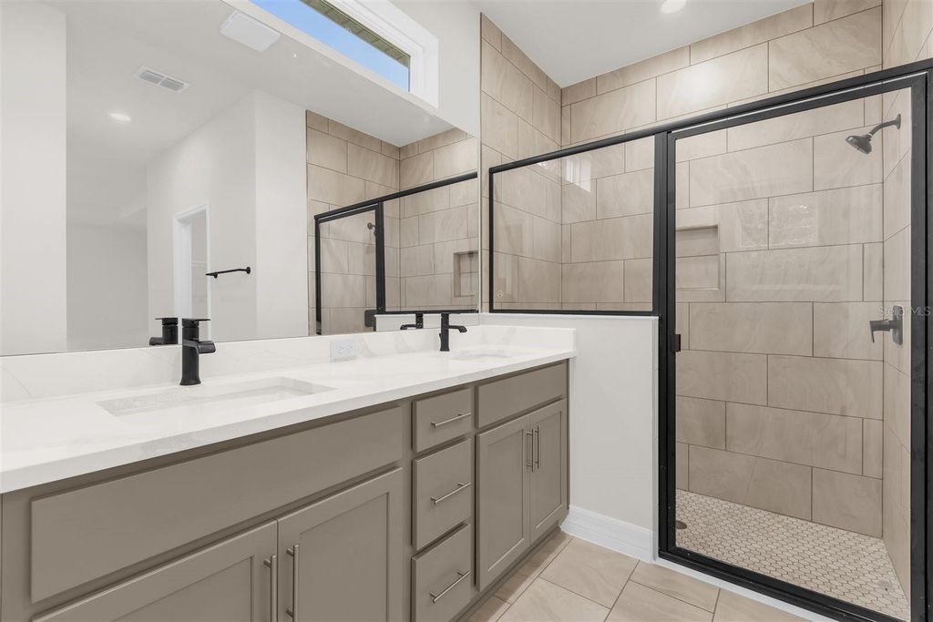 Image 24 of property listing at 13990 SW 34TH TERRACE ROAD, Ocala, FL 34473