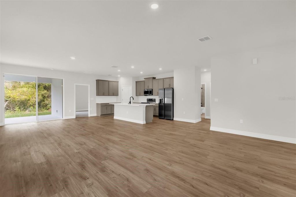 Image 5 of property listing at 13990 SW 34TH TERRACE ROAD, Ocala, FL 34473