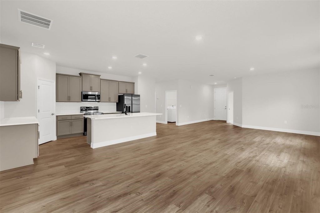 Image 6 of property listing at 13990 SW 34TH TERRACE ROAD, Ocala, FL 34473