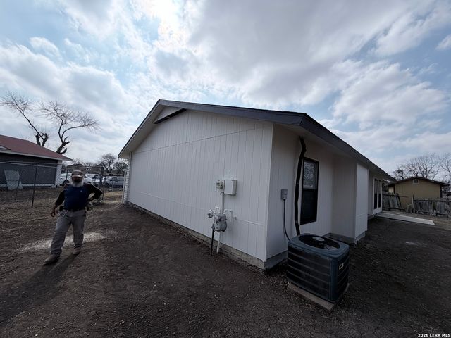 9002 Clipper, San Antonio, TX 78242