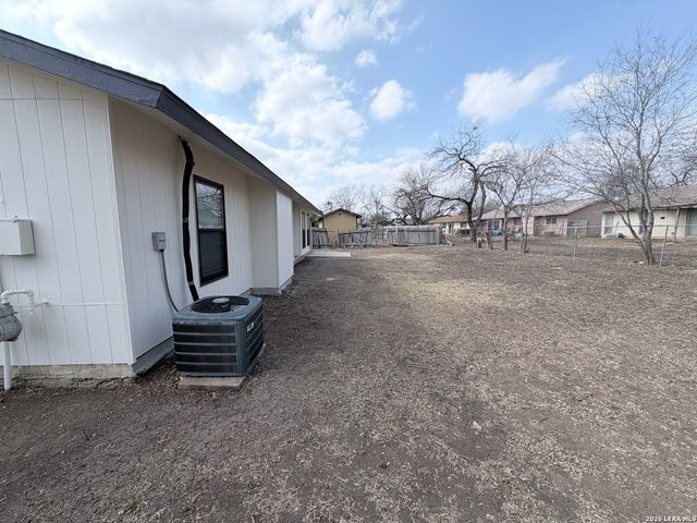 9002 Clipper, San Antonio, TX 78242