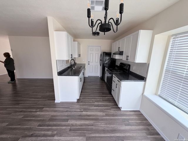 9002 Clipper, San Antonio, TX 78242