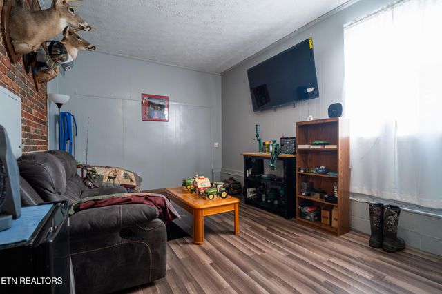 408 Shady Oaks Drive, Spencer, TN 38585