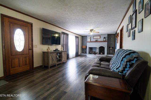 408 Shady Oaks Drive, Spencer, TN 38585