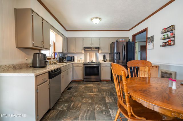 408 Shady Oaks Drive, Spencer, TN 38585