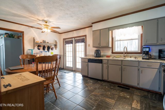 408 Shady Oaks Drive, Spencer, TN 38585