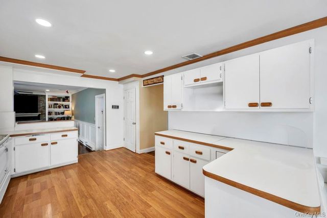 30 County Line Road, Farmingdale, NY 11735