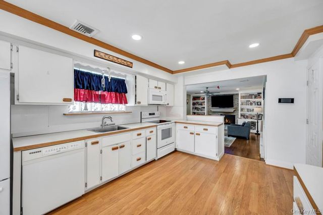 30 County Line Road, Farmingdale, NY 11735