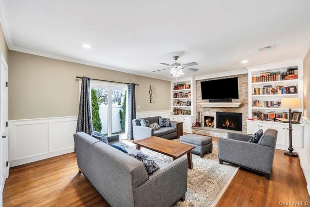 30 County Line Road, Farmingdale, NY 11735