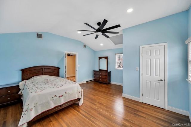 30 County Line Road, Farmingdale, NY 11735