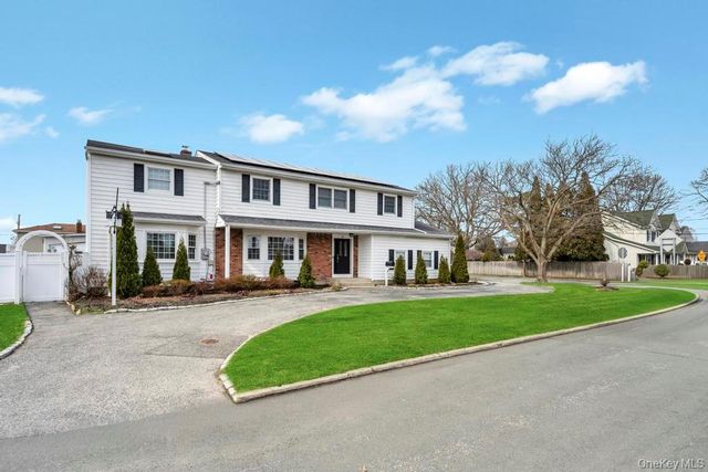 30 County Line Road, Farmingdale, NY 11735