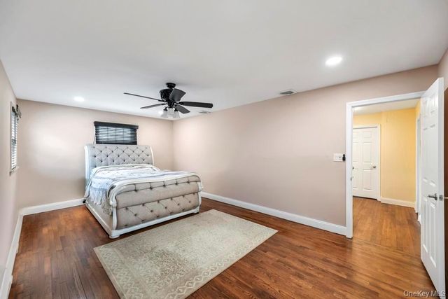 30 County Line Road, Farmingdale, NY 11735