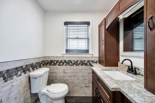 30 County Line Road, Farmingdale, NY 11735