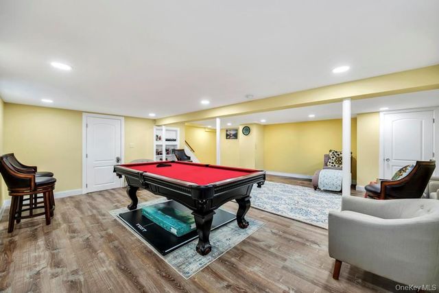 30 County Line Road, Farmingdale, NY 11735