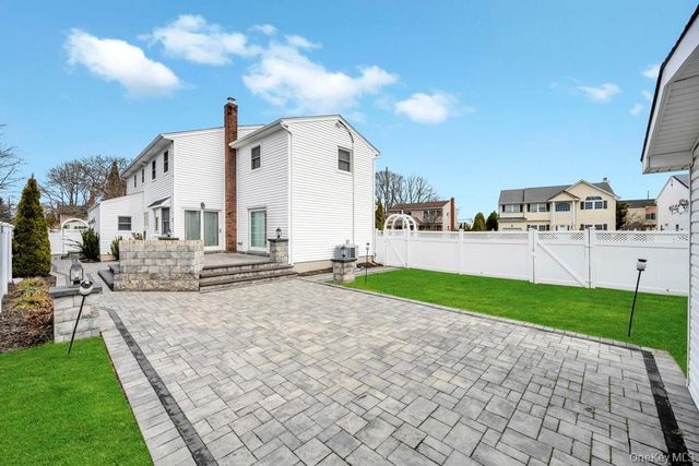 30 County Line Road, Farmingdale, NY 11735