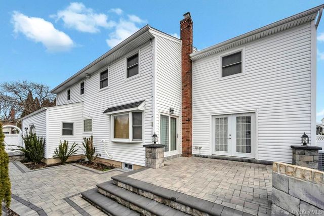 30 County Line Road, Farmingdale, NY 11735