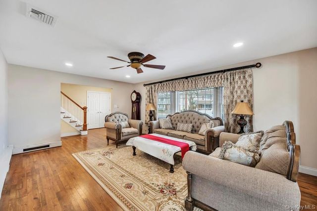 30 County Line Road, Farmingdale, NY 11735