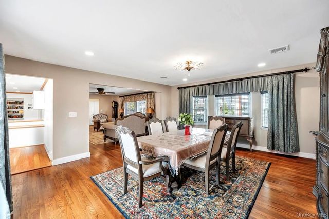 30 County Line Road, Farmingdale, NY 11735