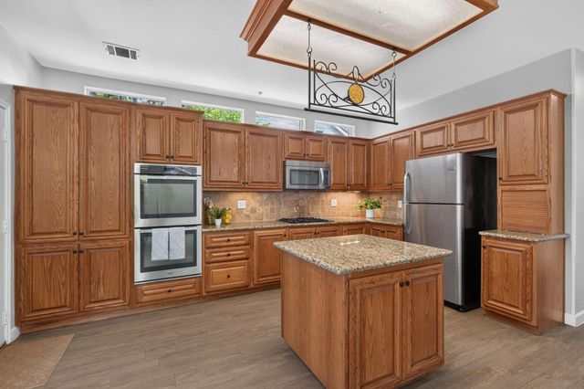 14 Treescape Circle, The Woodlands, TX 77381