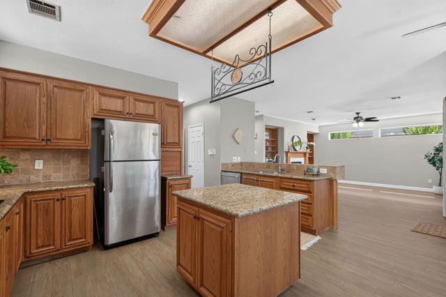 14 Treescape Circle, The Woodlands, TX 77381
