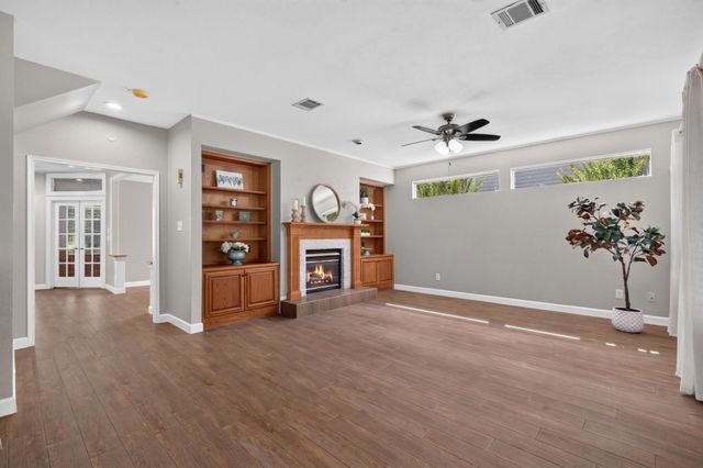 14 Treescape Circle, The Woodlands, TX 77381