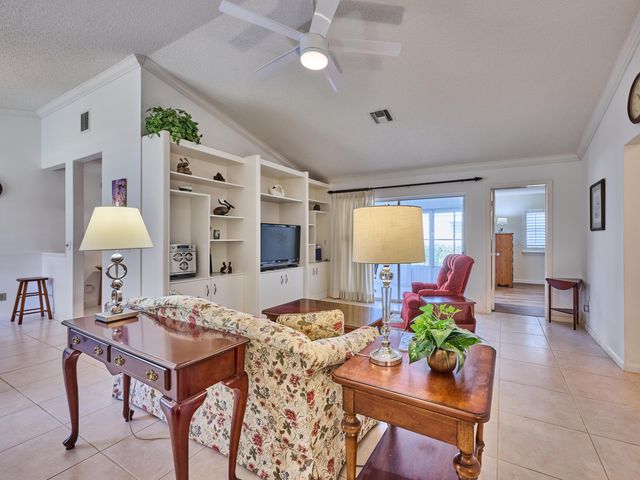 9901 SE Little Club Way N, Tequesta, FL 33469