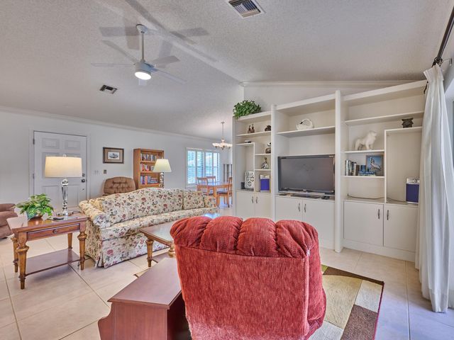 9901 SE Little Club Way N, Tequesta, FL 33469