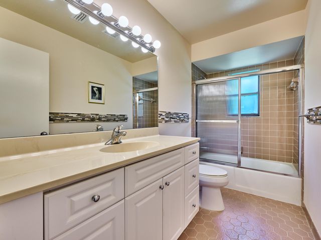 9901 SE Little Club Way N, Tequesta, FL 33469