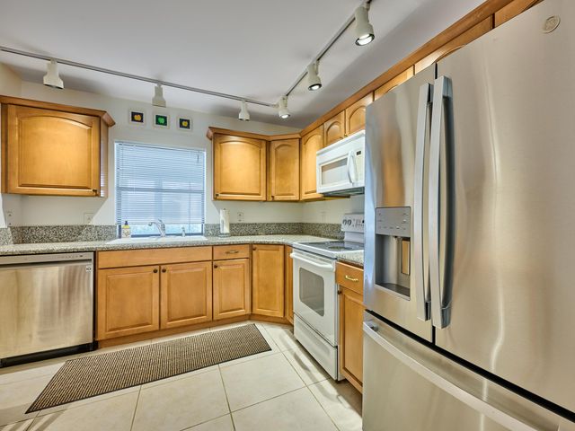 9901 SE Little Club Way N, Tequesta, FL 33469