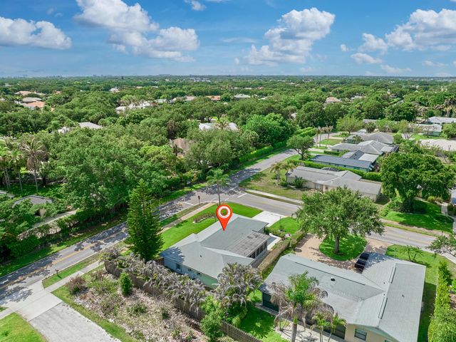 9901 SE Little Club Way N, Tequesta, FL 33469